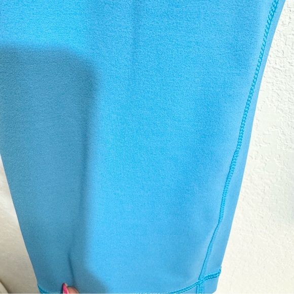 Athleta- Bright Aqua Ultra High Rise Elation Capri Leggings Womans Med - Picture 2 of 7